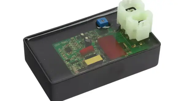 Schemat modułu 4t 6 pinów z widocznym układem elektronicznym i złączami.