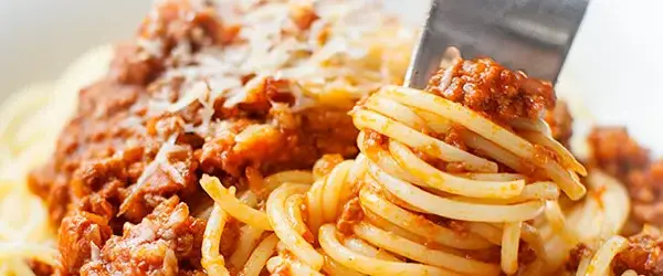 Idealny sos do spaghetti: prosty przepis, który zachwyci smakiem