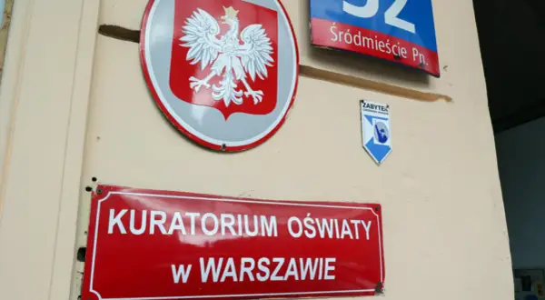 Ile zarabia pracownik kuratorium oświaty? Zaskakujące różnice w płacach