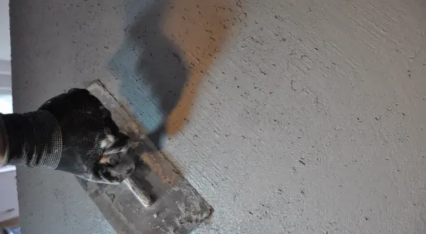 Jak zrobić beton dekoracyjny? DIY, uniknij błędów, stwórz idealny!