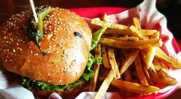 Ile kalorii ma Jalapeno Burger? Sprawdź kaloryczność i triki!