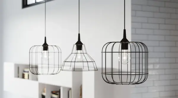 Nowoczesne lampy z drutu w industrialnym stylu, wiszące nad białymi półkami.