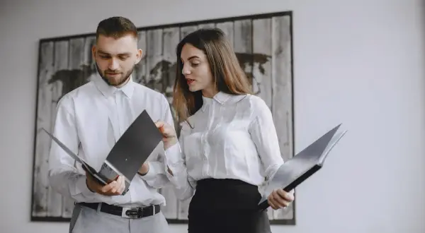 Jakie dokumenty do notariusza przy sprzedaży mieszkania musisz mieć, aby uniknąć problemów?