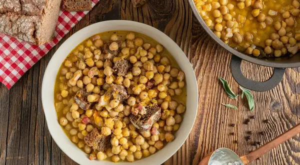 Minestra di Ceci: Ricetta Classica e Varianti per un Comfort Food Perfetto