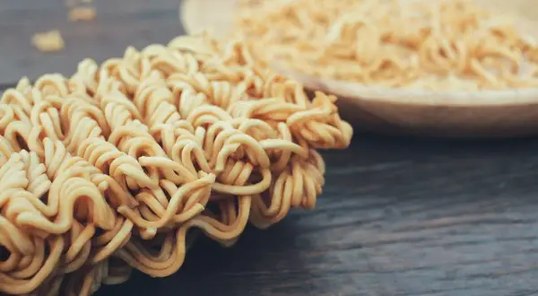 Zupki chińskie: Rakotwórcze? Prawda o makaronie instant