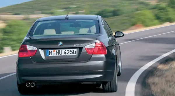 Ile oleju potrzebuje BMW E90 2.0 benzyna? Sprawdź, aby uniknąć problemów