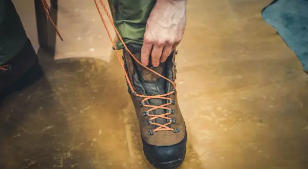 Koniec z bólem! Wiązanie butów trekkingowych: Poradnik eksperta