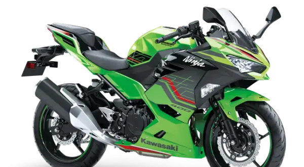 Kawasaki Ninja 400, una de las deportivas motos guapas, con su característico color verde y diseño agresivo.