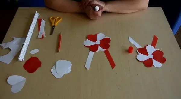 Proste sposoby na kotylion DIY – stwórz piękną ozdobę patriotyczną