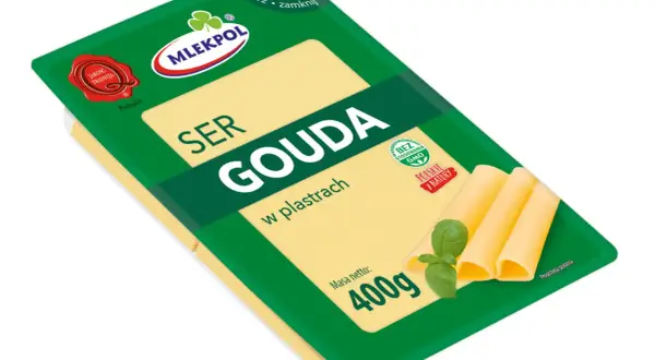 Opakowanie sera Gouda w plastrach z listkami bazylii i napisem "Mlekpol".
