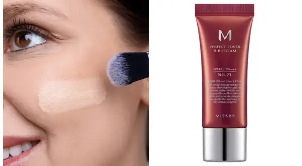 Krem BB Missha Perfect Cover przed i po aplikacji pędzlem. Efekt wygładzonej cery.