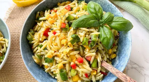 Griechischer Kritharaki-Salat: Einfaches Rezept & leckere Variationen
