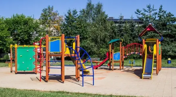 Od kiedy place zabaw dla dzieci? Nowe przepisy dotyczące bezpieczeństwa