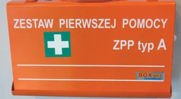 Apteczka w aucie: Czy jest obowiązkowa? Sprawdź przepisy i skład.