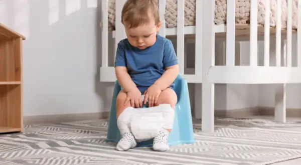 Kiedy sadzać dziecko na nocniku? Ważne oznaki gotowości i porady.