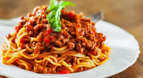 Pyszne spaghetti z mięsem wołowym - proste przepisy na obiad