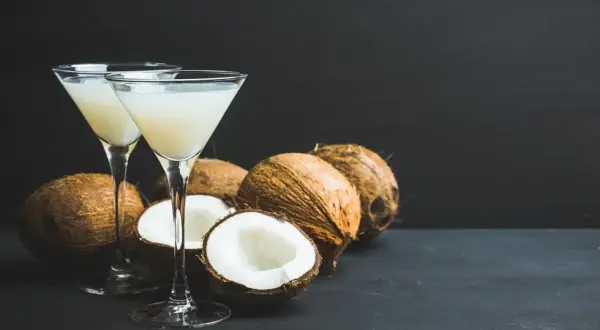 Jak zrobić kolorowy drink – proste przepisy na efektowne koktajle