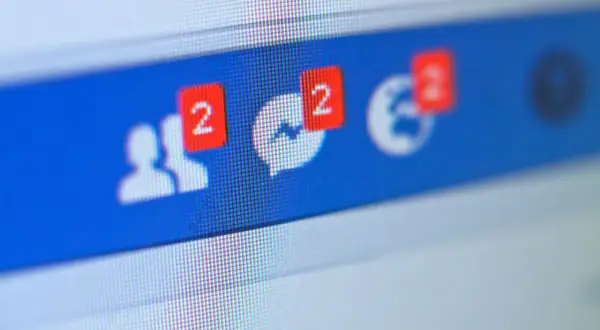 Ikony powiadomień na niebieskim pasku. Czy wiesz, jak odzyskać Messengera bez FB?