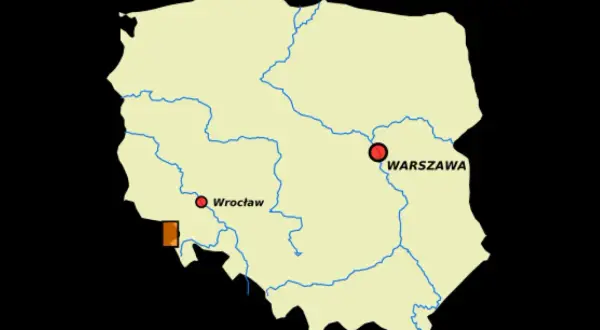 Mapa Polski z zaznaczonym Wrocławiem i Warszawą. Pomarańczowy obszar na południowym zachodzie to Góry Stołowe, gdzie leżą.