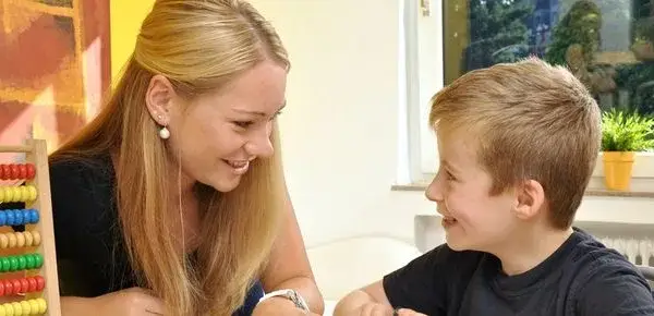 Pedagog szkolny czym się zajmuje - kluczowe zadania i wsparcie uczniów