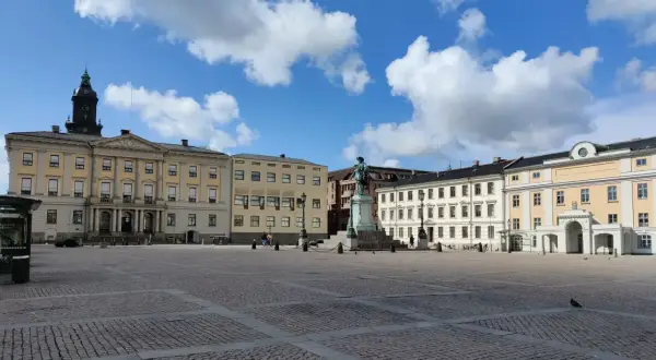 Gustav Adolfs torg i Göteborg, en perfekt plats att starta en **free walking tour Gothenburg** på.