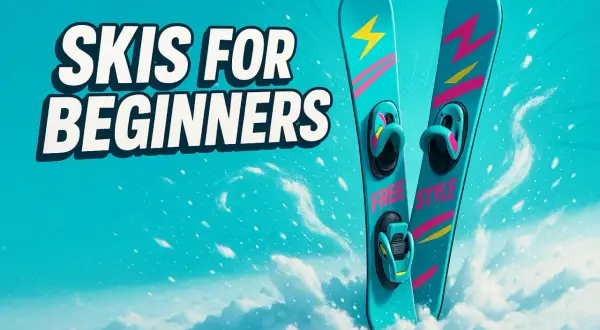 Kolorowe narty freestyle, idealne jako jakie narty dla początkujących. Tekst "SKIS FOR BEGINNERS" na tle błękitnego nieba i śniegu.