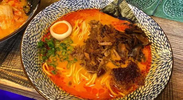 Gdzie zjeść ramen w Warszawie? Odkryj najlepsze miejsca na ramen