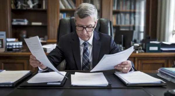 Co daje dyplom potwierdzający kwalifikacje zawodowe i jak zmienia karierę
