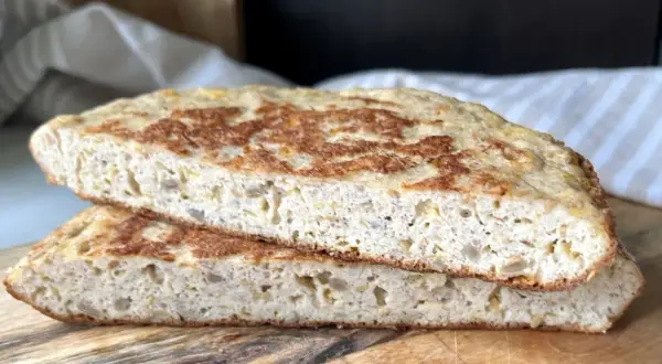 Keto chleb z pestkami słonecznika i siemienia lnianego. Idealny przepis na chleb keto, który zachwyci smakiem i konsystencją.