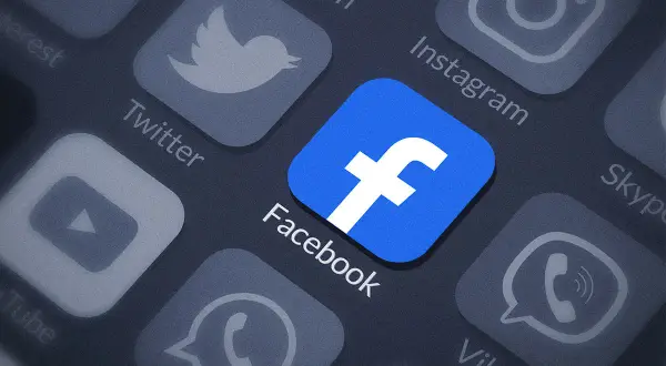 Ikony aplikacji społecznościowych, w tym Facebooka. Zastanawiasz się, czy można odzyskać usunięte konto na FB?