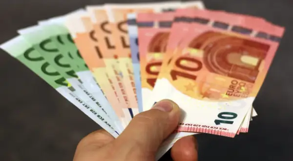Euro banknoty, które mogą być używane na Wyspach Kanaryjskich. Waluta to euro.