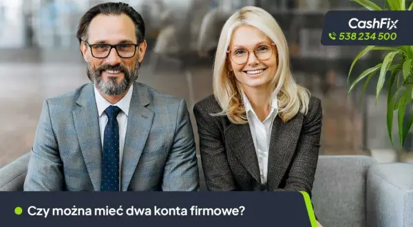 Uśmiechnięci biznesmeni w garniturach. Pytanie brzmi: czy można mieć dwa konta firmowe?