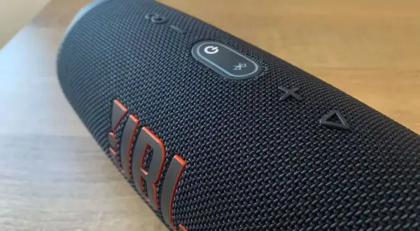 Jaką ładowarkę do JBL Charge 5 wybrać, aby uniknąć problemów?