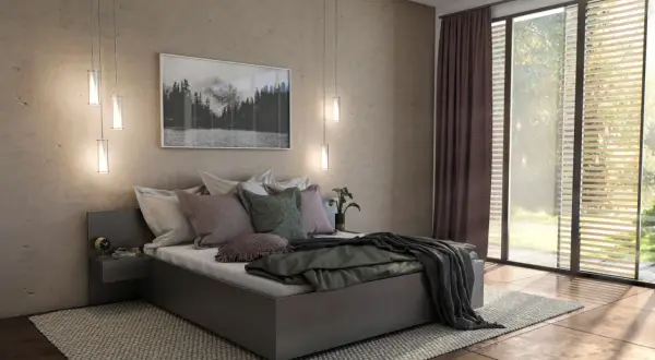 Gemütliches Schlafzimmer mit einem modernen Polsterbett, das zum Entspannen einlädt. Ein Bild mit Berglandschaft und viel Tageslicht.