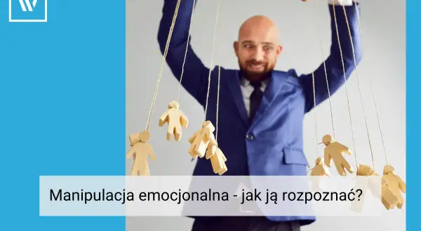 Mężczyzna w garniturze steruje drewnianymi ludzikami na sznurkach, symbolizując manipulację emocjonalną.