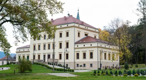 Pałac w Lubiechowej: niezwykły hotel z historią w Górach Kaczawskich