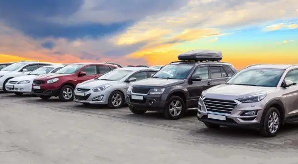 SUV czy sedan: który wybór oszczędzi Ci pieniądze i czas?
