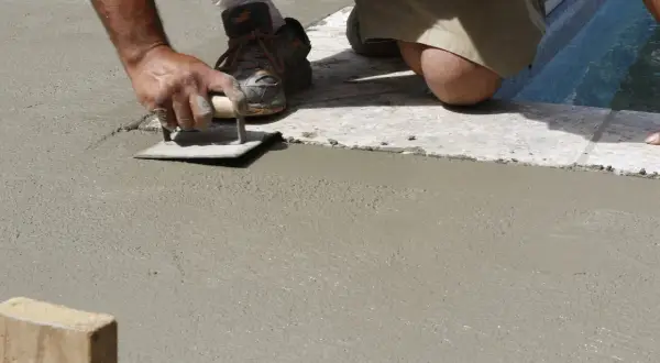 Jak skutecznie wygładzić beton? Metody i narzędzia, które działają