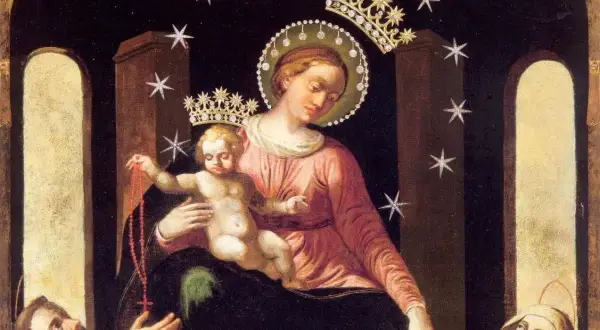 Matka Boska Pompejańska, historia objawień i modlitwy różańcowej. Dzieciątko Jezus trzyma różaniec, a postacie klęczą w adoracji.