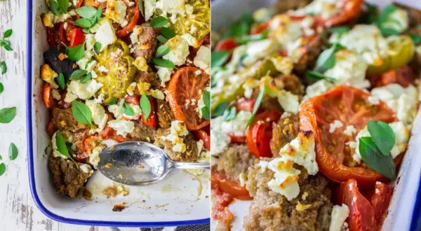 Herzhafter Tomatensalat mit Feta und Brotstücken, frisch aus dem Ofen. Ein köstliches Gericht, das Lust auf mehr macht.