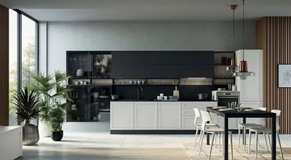 Elegante cucina laccata lucida con isola centrale, pensili neri e base bianca. Ampia vetrata e piante verdi creano un'atmosfera luminosa.