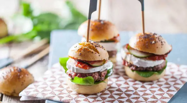 Recette mini burgers maison: épatez vos convives à l'apéritif !