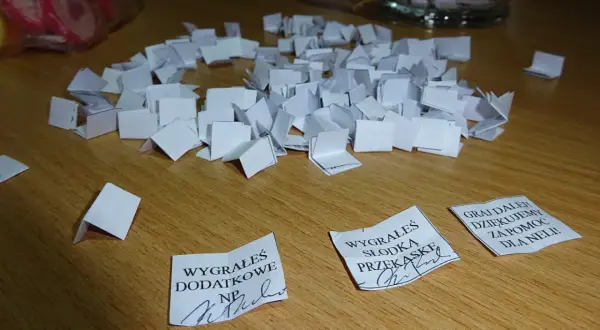 Losowanie nagród, w tym słodkich niespodzianek, pokazuje, jakie haczyki kryją się w loteriach refinansowania pożyczek w innych firmach.