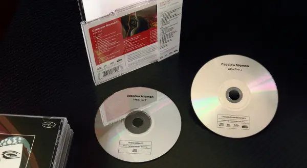 Płyty SACD Czesława Niemena "Idée Fixe" w wersji hybrydowej. To format audio, który oferuje wyższą jakość dźwięku.