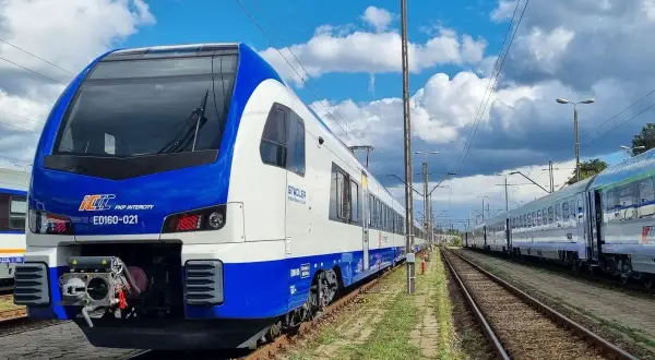 Nowy pociąg ED160-021 PKP Intercity gotowy do podróży z Poznania do Lublina.