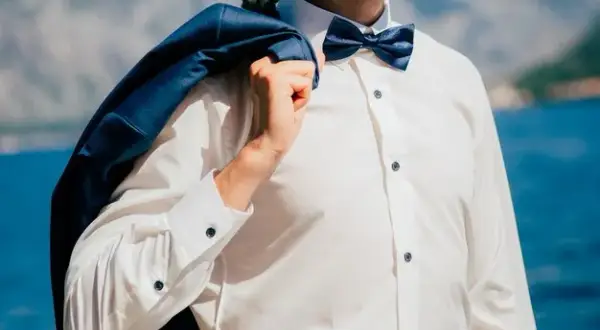 Jaką koszulę na wesele wybrać, aby wyglądać elegancko i stylowo?