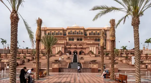 Abu Zabi: Atrakcje, porady, sekrety. Czy to lepsze niż Dubaj?