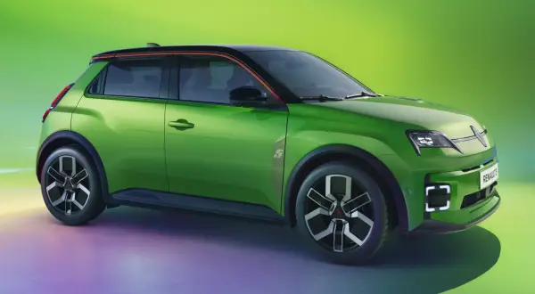 Nowoczesny, zielony Renault 5 Electric z czarnym dachem i czerwonymi akcentami, prezentujący futurystyczny design.