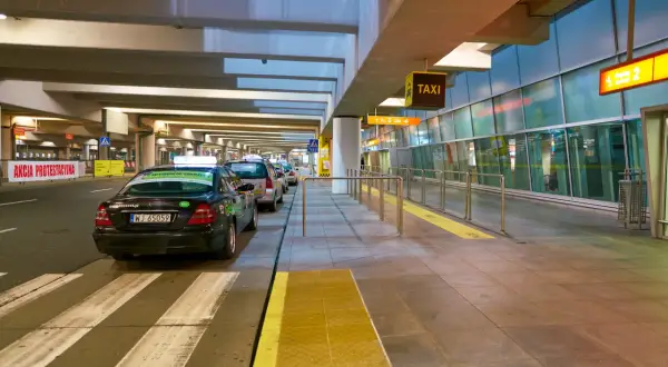 Ile kosztuje taxi z dworca warszawa gdańska na lotnisko chopina? Sprawdź!