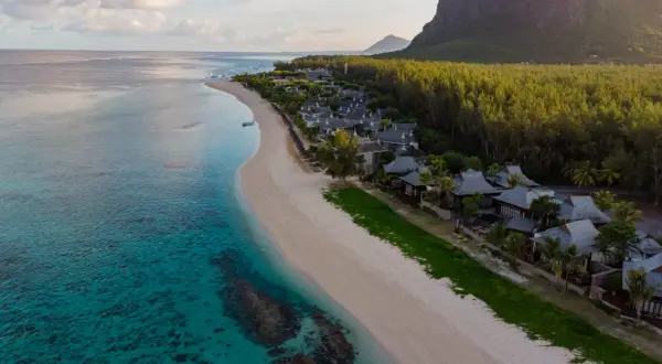 Rajskie plaże i luksusowe wille na Mauritiusie. Marzysz o lotach na Mauritius? Ten widok zapiera dech w piersiach!